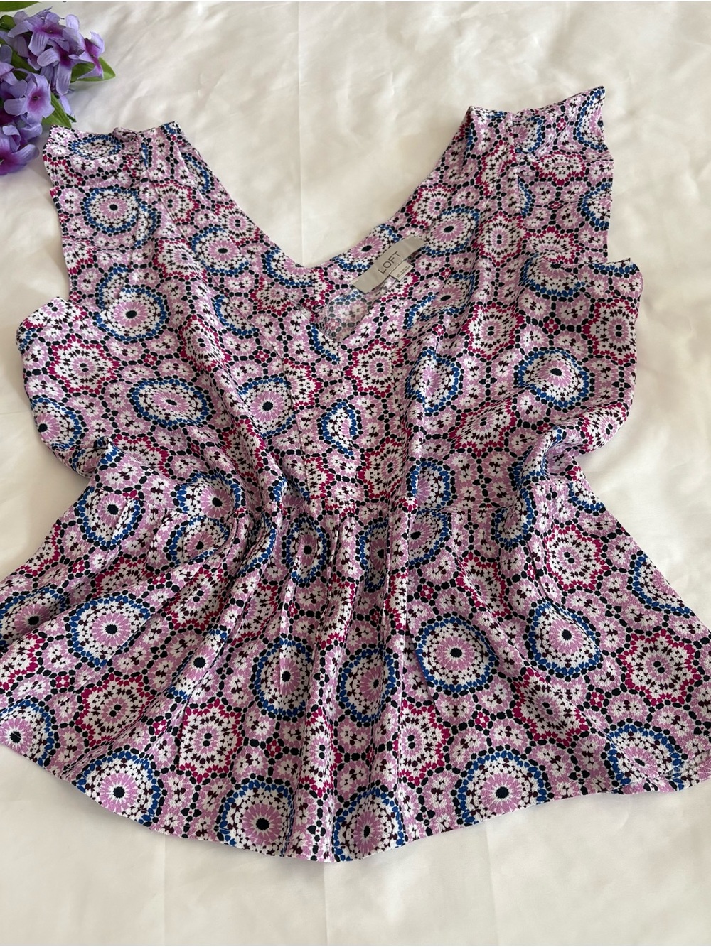 LOFT Pink Blue Purple Floral Flowy Peplum Blouse Womens XS Medallion Print VNeck